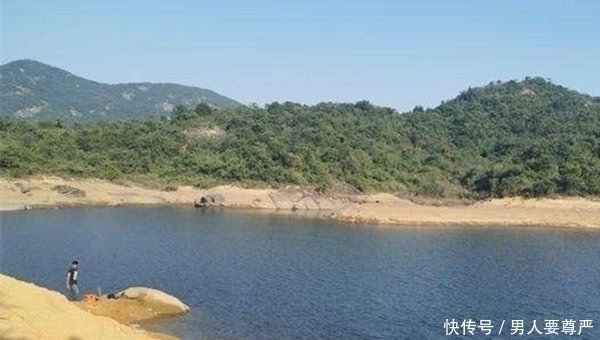 进食|夏季钓水库，钓点选择的几个方向，这里鱼儿成群，下竿就咬钩