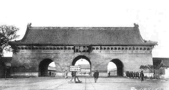 故宫|故宫中华门一块门匾,民国时被摘下,却露出三个字!
