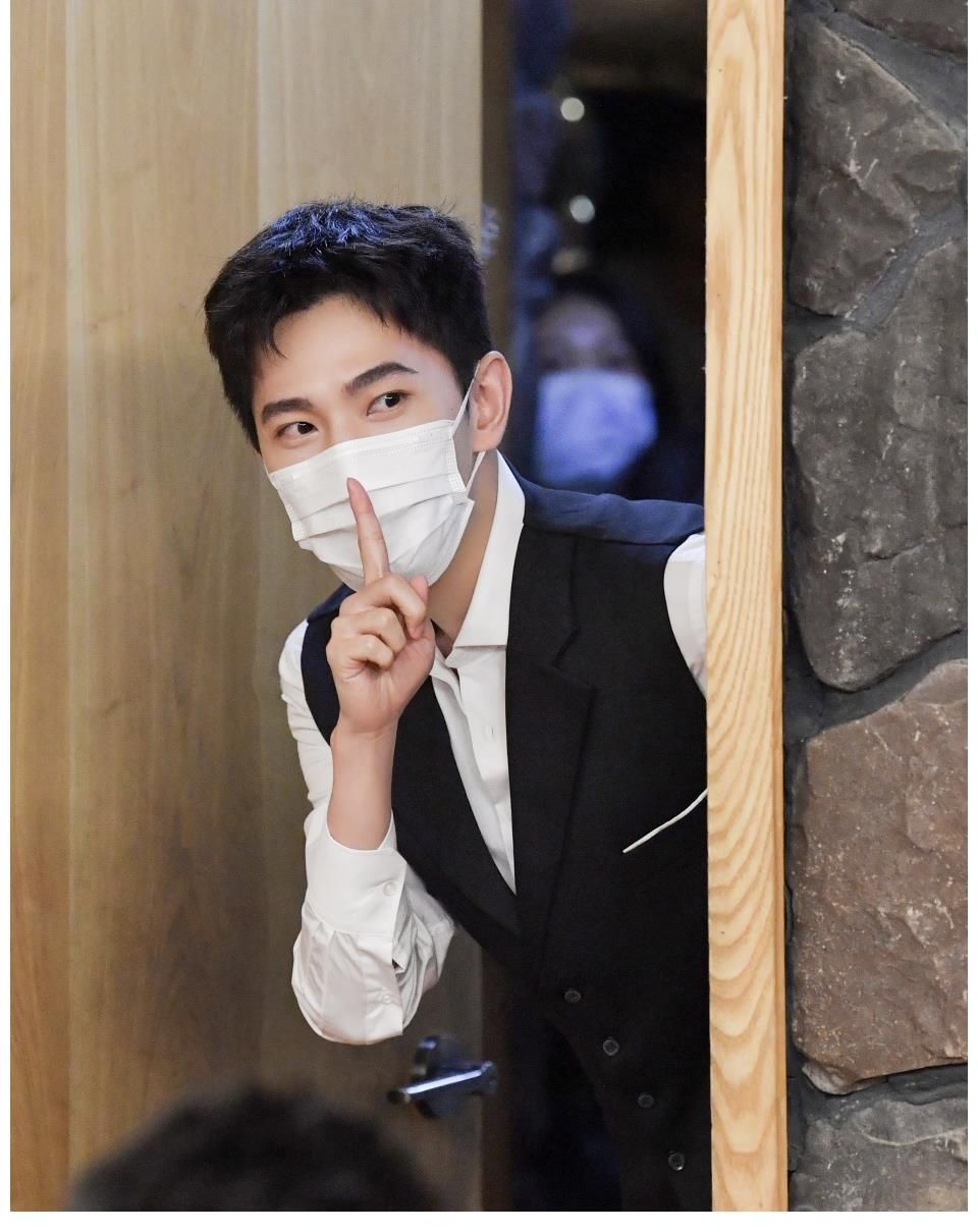 杨洋亮相《青春环游记》第三季 携手开启环游新旅程