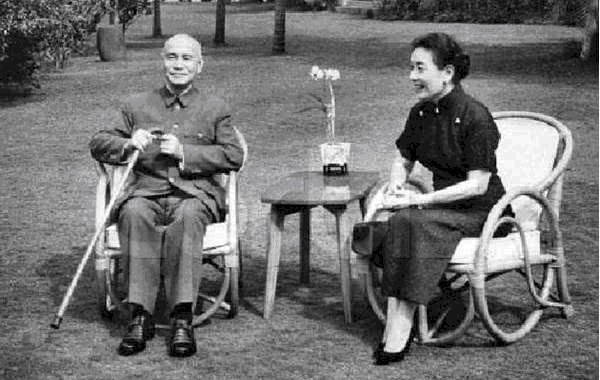 医疗小组|蒋介石的最后一个清明节:早上和蒋经国谈笑风生,午夜驾鹤归西