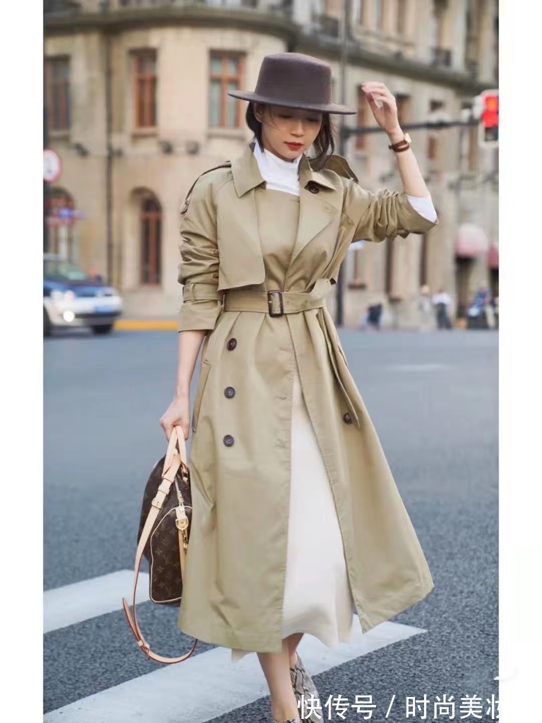 女人|“风衣”怎么穿才优雅显贵,看三木的搭配就知道,适合40岁的女人