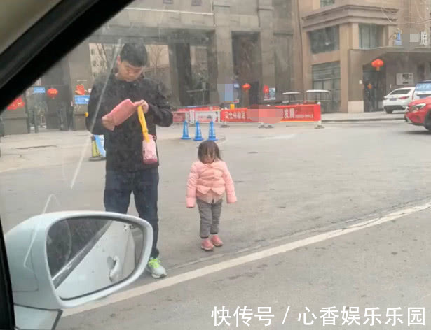 带娃|“邋遢奶爸”带娃出门火了,不知所措的萌娃在风中凌乱了发丝