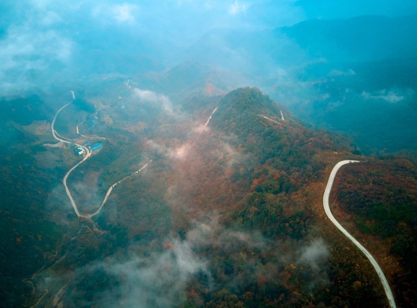 徐塘|平武有座山红透了！山上这条云端上的彩林公路秋色如画