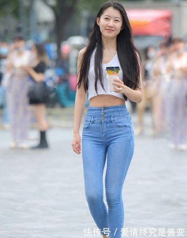 牛仔裤|不同风格的牛仔裤穿搭示范,时髦个性,充满活力感