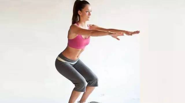 卵巢|女性不想早衰，4种零食不妨多吃点，助你保养卵巢，更显年轻