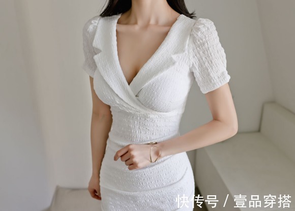 时尚搭配|女神孙允珠的时尚搭配：春燕娇莺絮白缤纷婉婷斜衩裙