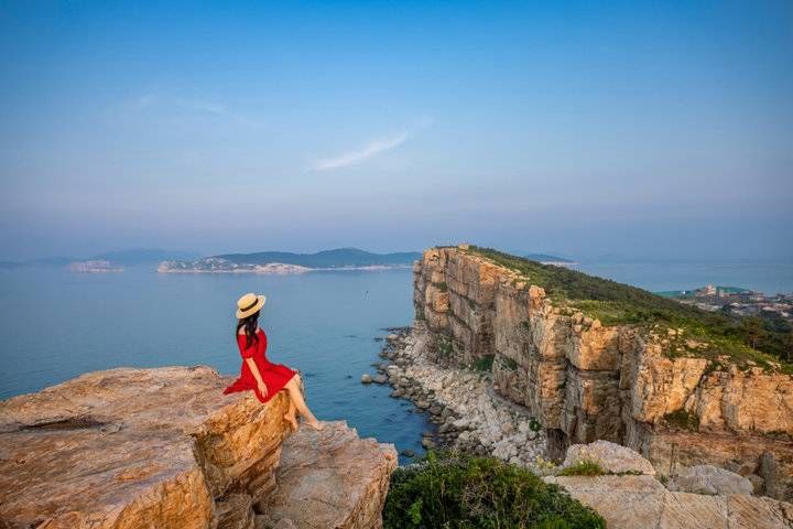 夏日嬷嬷茶|山东又一海岛无征兆蹿红，人称“东方巴厘岛”，是某片取景地