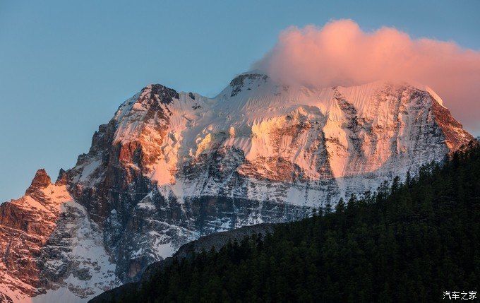 雪山蓝天，走过稻城亚丁的春夏秋冬