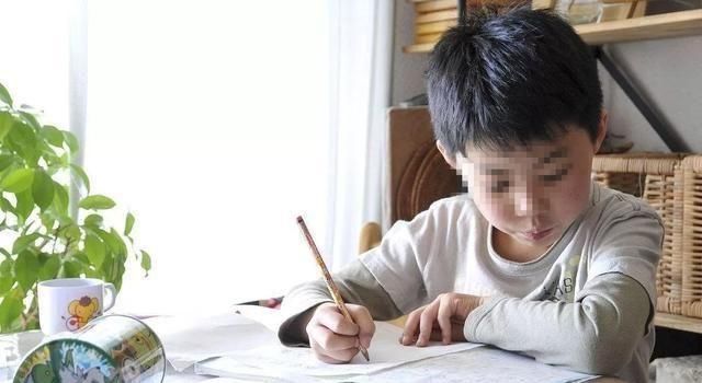 读音|上课捣蛋被老师罚抄名字“200遍”,孩子笑了也不看看我叫啥