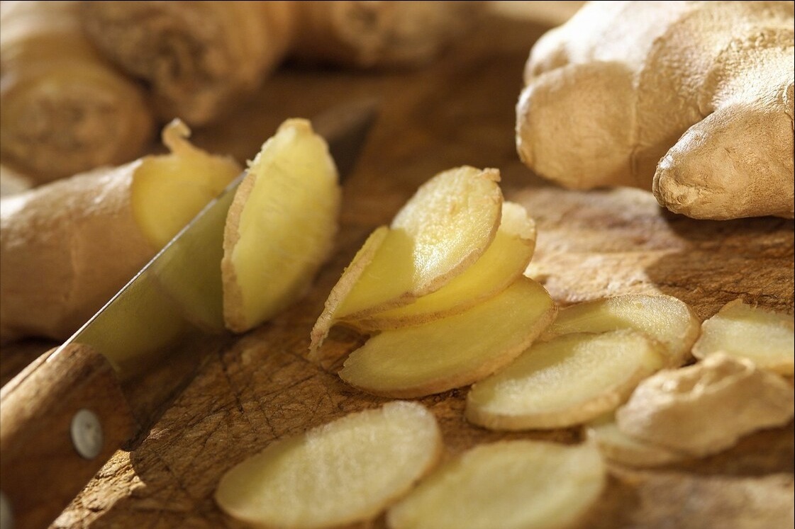 生姜吃不完,保存有难度,教你1个好方法,放半年都新鲜饱满