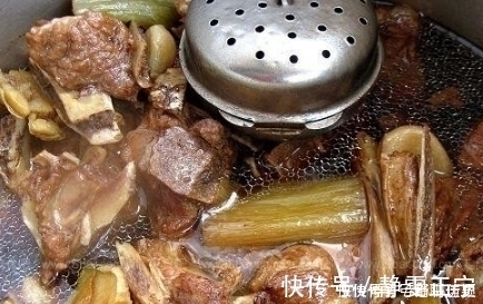 炖排骨|炖排骨，直接焯水是大错！大厨教你一招，排骨软烂无腥味，特鲜香