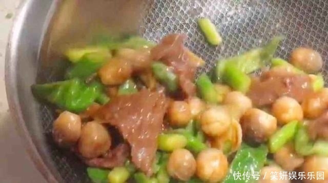 倒入|再穷也要多给孩子吃“它”,吃一盘,营养相当于吃10个鸡蛋,大虾