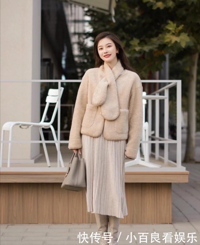 冬天穿裙子冷?不试试“针织裙+长管靴”这样穿,都不知道多时髦