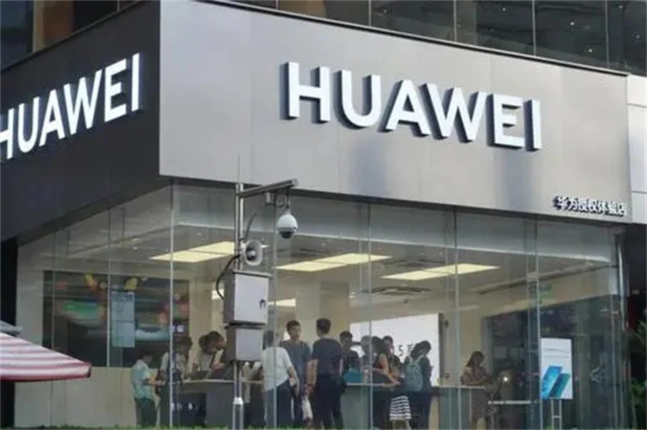 美国|美国这回目瞪口呆!4558亿华为强行续命成功,仅用3招让封锁沦为空话!