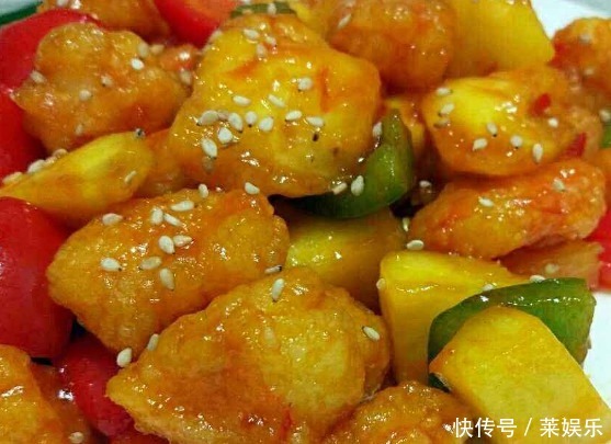  做的”年夜饭“最抢手的一道菜，大孩子小孩子围在一起，团团圆圆