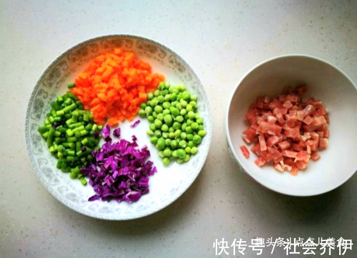 小碗|玉米面搭配各种时蔬，做出既有颜值营养又均衡玉米小碗，口感超棒