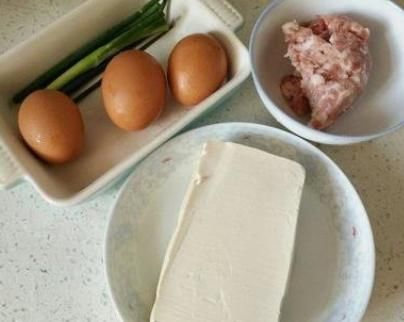 四季百搭的一道菜，蛋白质含量高，鲜香又下饭，小孩上学特爱吃！