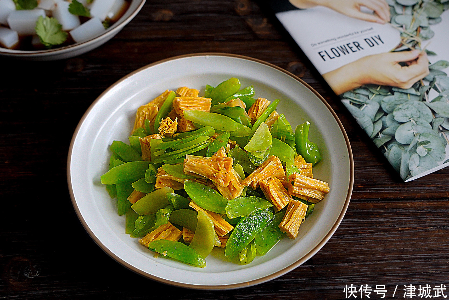 表妹做的午餐在全网火了，清淡美味，网友：比大鱼大肉更有食欲