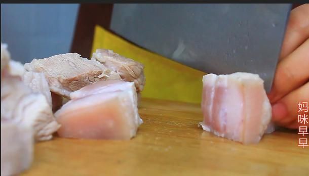 饭店的红烧肉为啥好吃？原来做法有讲究，掌握3个关键，肉香不腻