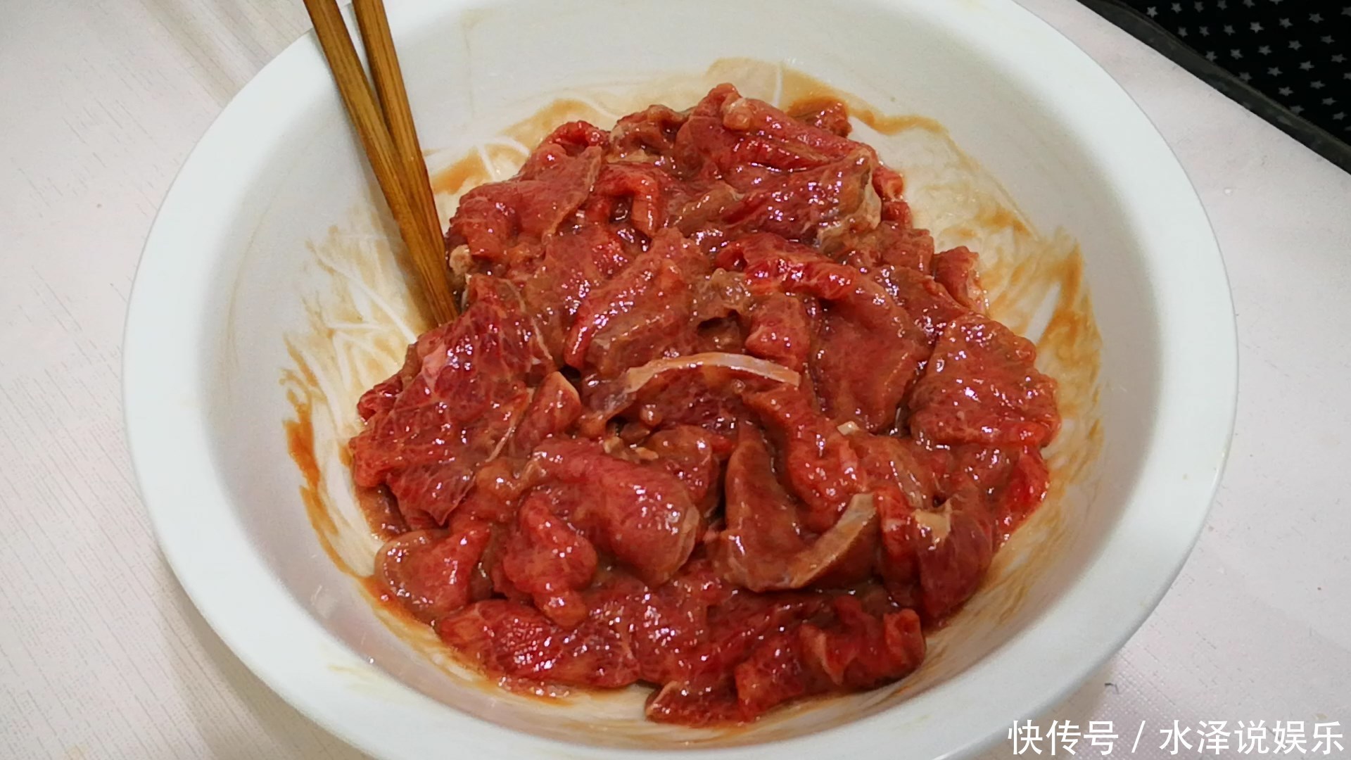 适合炒制|炒牛肉时,直接下锅炒就错了,大厨教你妙招,牛肉嫩滑还不塞牙!