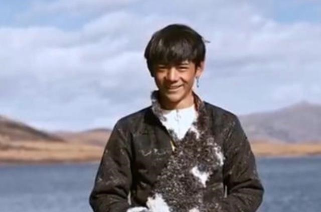 选秀|丁真所在国企拒绝他参加选秀和综艺,他的爆红是偶像文化的反噬