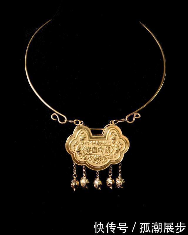 颈圈|闰土的项圈竟然这么时髦?盘点5种你绝对眼熟但分不清的颈饰……