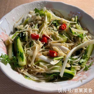 凉拌黄瓜|凉拌黄瓜金针菇～我家吃了十年，竟然还没吃腻