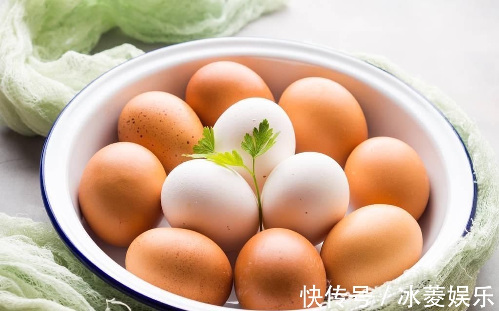 煮鸡蛋时,冷水下锅还是热水?多数人都做错了,难怪鸡蛋皮不好剥