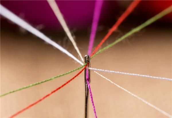 被子总在被罩里“乱跑”别用针缝，教你这个实用小方法，很服帖