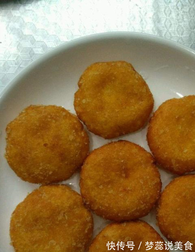 做南瓜饼,不要再用面粉了,用它做,南瓜饼松软可口,还非常香