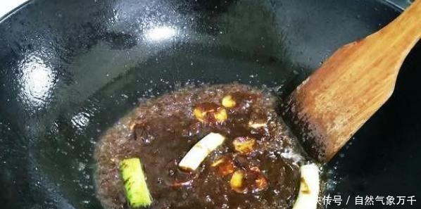 做红烧鱼,最忌只用料酒和醋去腥,老师傅都这么做,肉质嫩滑爽口!