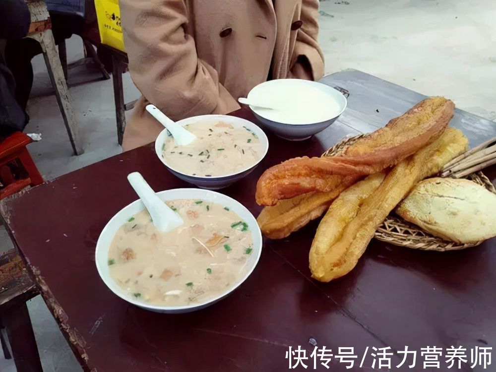 早餐不能喝咖啡、吃油条？营养师：想健康吃，可以选择这3种食物