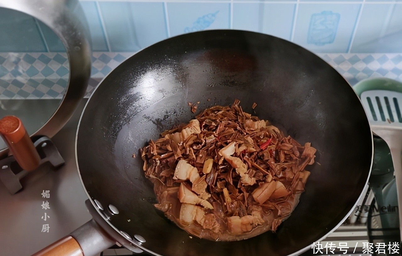 日常午餐2菜1汤,在都市里做的农家菜,有老家味又省钱