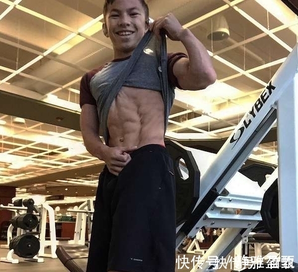 男孩|美国15岁男孩沉迷健身练成一身肌肉,大家却都为他这个隐忧担心!