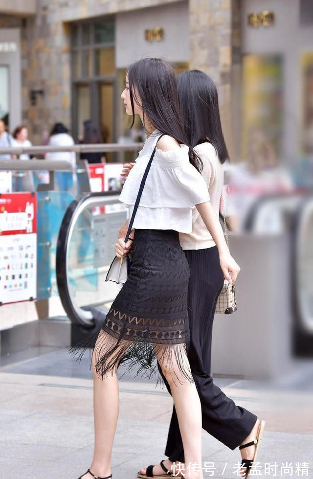 流苏裙|街拍:穿流苏裙出行的女生,造型大方得体,又美又气质