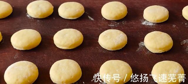 深秋了，我家红薯这样做松软香甜，无水无油两天不做馋得慌！