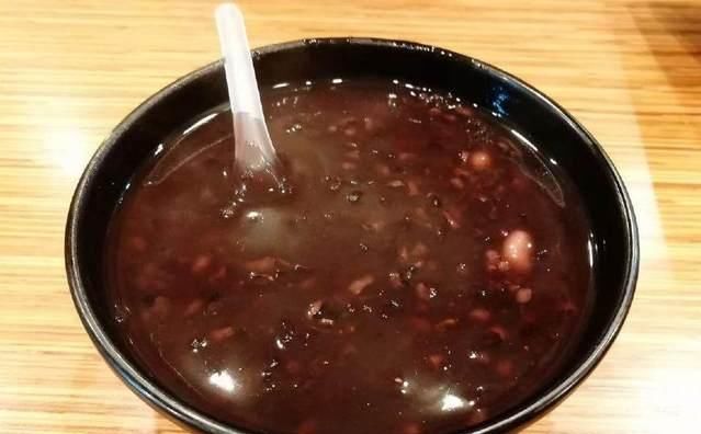 黑米粥怎么煮好吃？秘訣在這里，這樣煮軟糯可口，喝起來唇齒留香