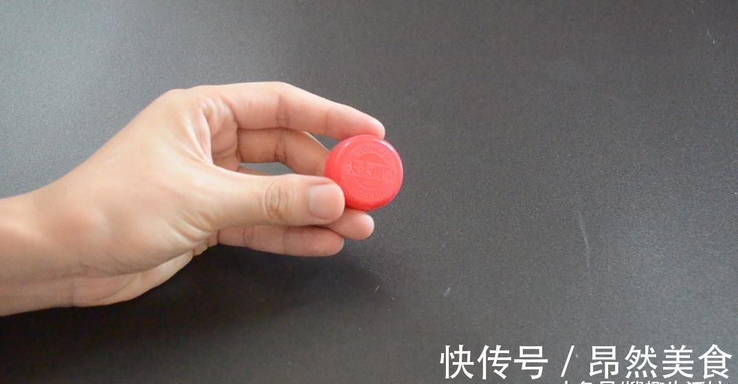 瓶盖上面戳一个洞, 没想到作用这么大, 看完你会感谢我的