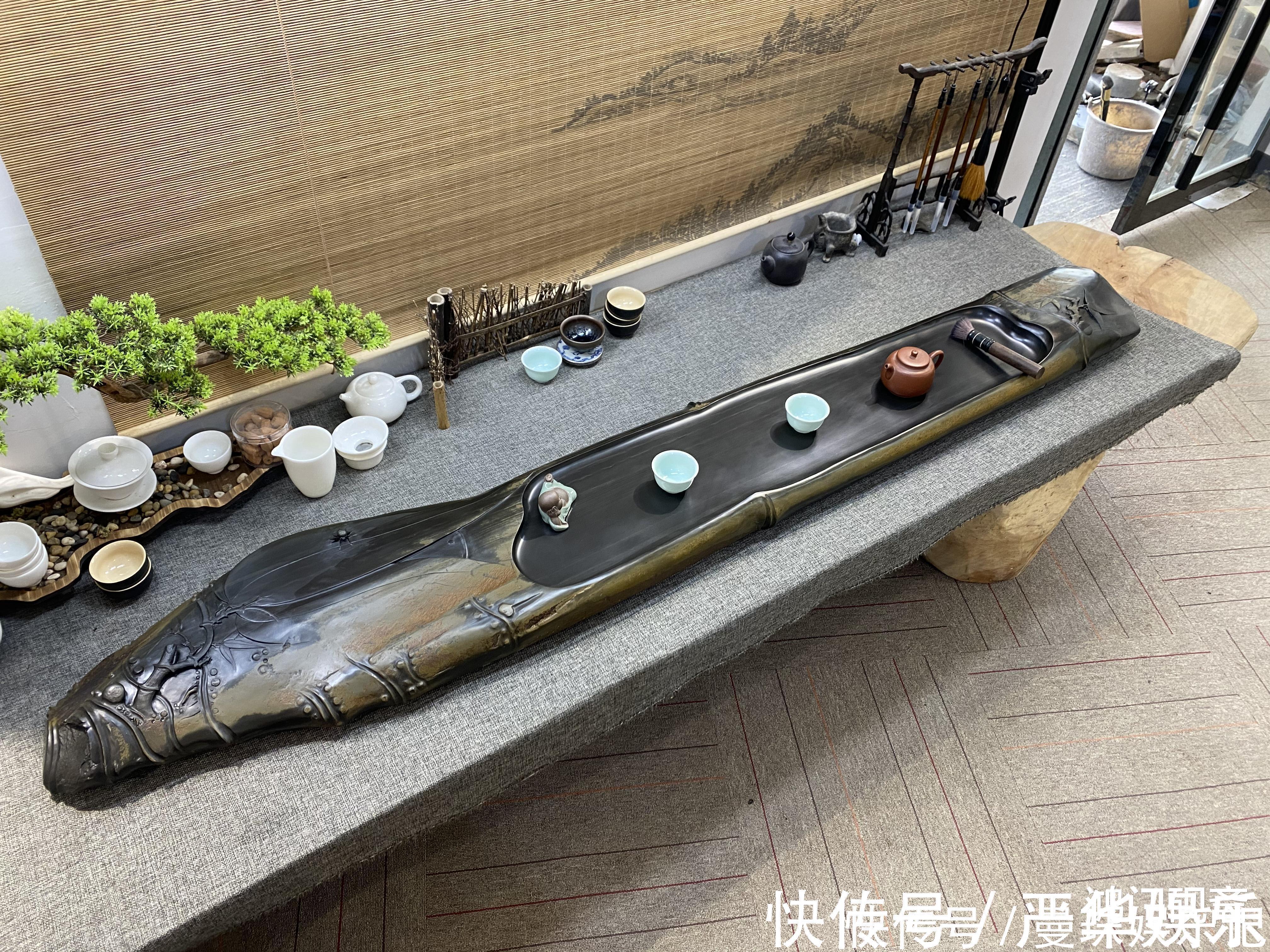 歙砚石!把石头雕成一根“竹子”,并把竹子做成排水茶盘,这作品太自然了