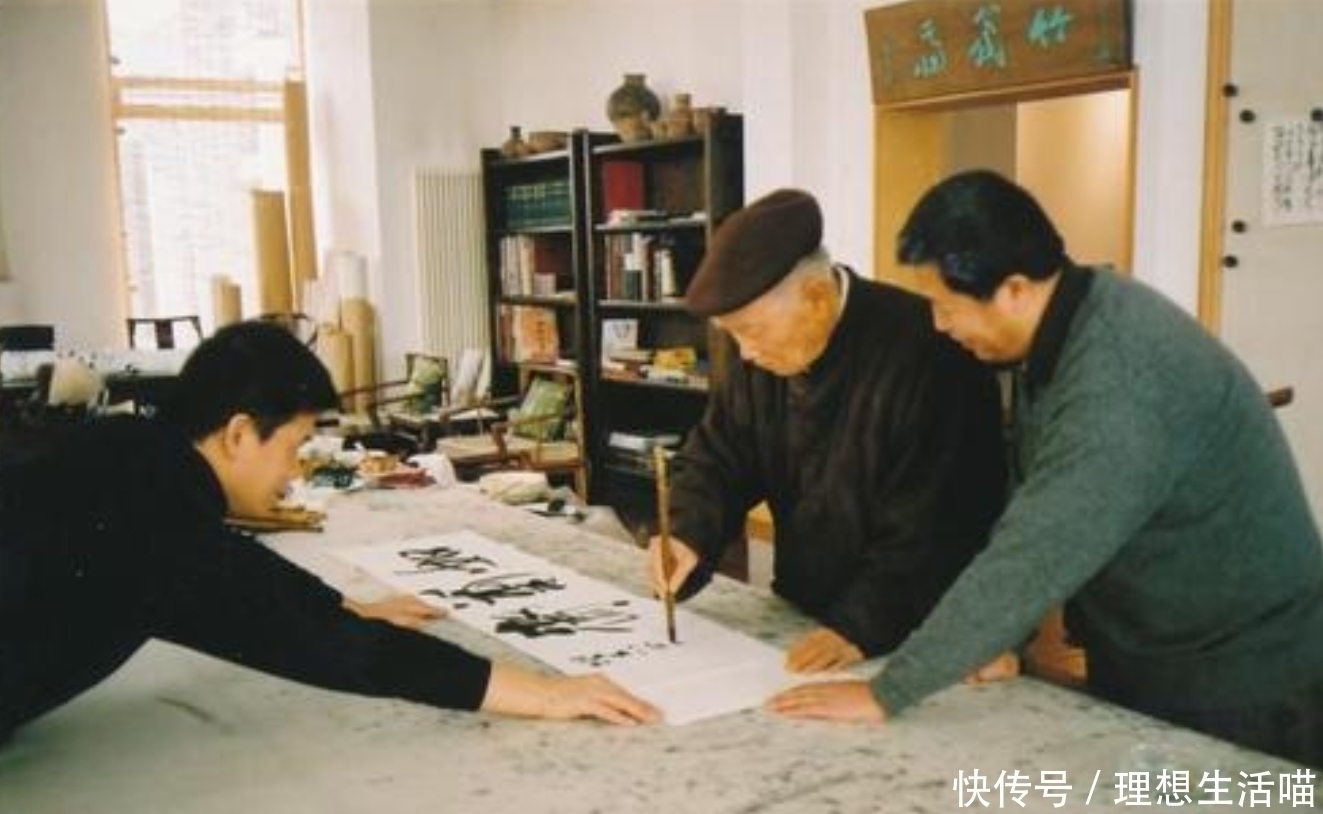 生活环境#40年前，5元一张无人要的画，他豪气买了9000张，今值多少钱？