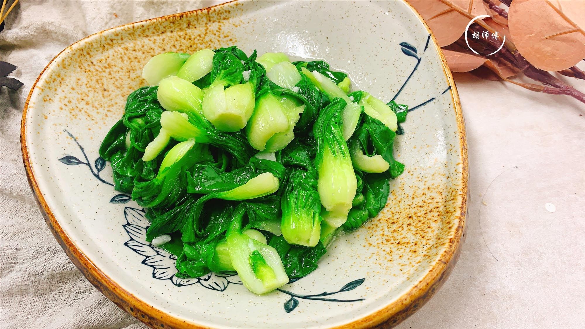 ?炒青菜，直接下锅炒是错的！多做1步，青菜翠绿鲜嫩，不比饭店差