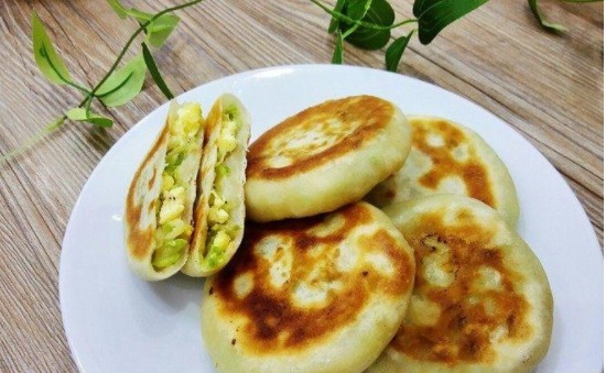 西葫芦别再炒着吃了,做成馅饼更营养,好吃还不贵,简单又易做!