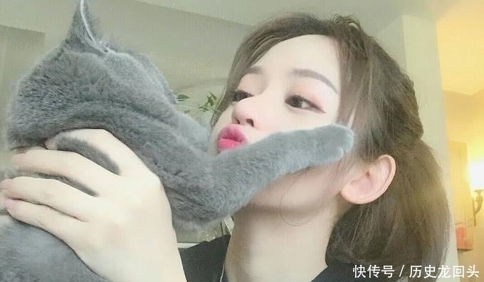 女生符合这4个特征,不适合“披头散发”,会拉低颜值还显胖!