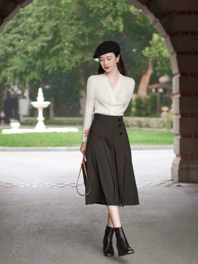 搭配|为什么今年的风衣,都宁愿配阔腿裤和白色衬衫?重点是真心好看