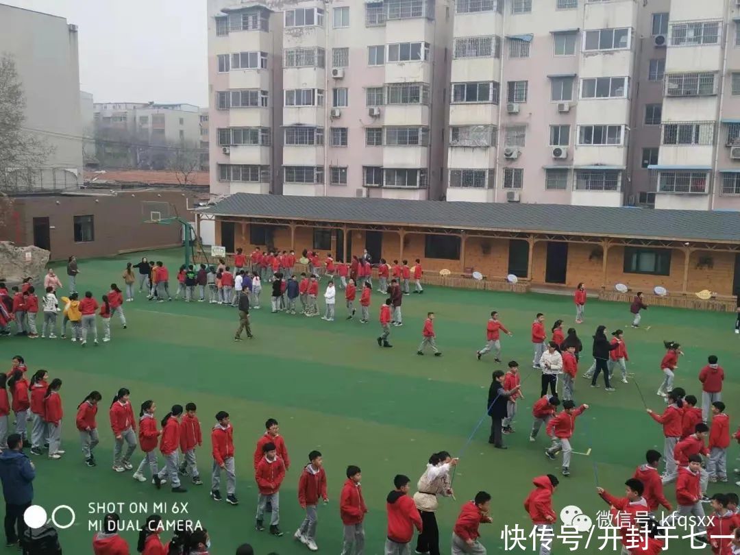 开封市求实小学：跳绳 还得看我的