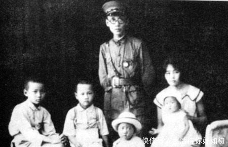 郭沫若|郭沫若去世后, 妻子整理遗物发现了个秘密, 随即选择了上吊!