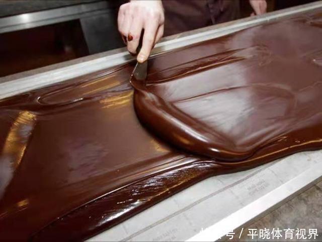 巧克力|原来巧克力凹槽有这个作用,误会了它20年,还以为只是为了好掰呢