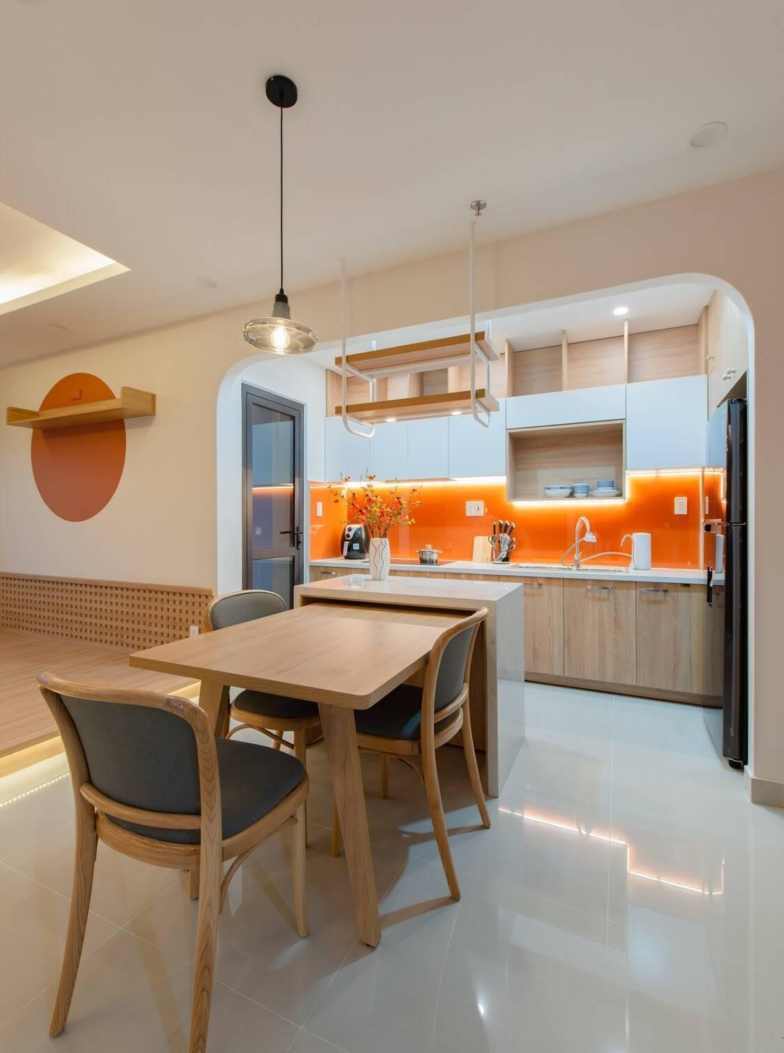 收纳|78㎡“去客厅化”，扔掉沙发靠墙打5cm高地台，一家5口越住越宽敞