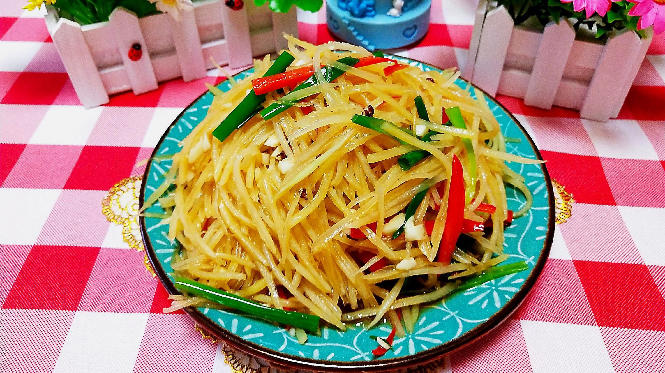 土豆凉拌着吃太美味，外酥里嫩，鲜辣解馋，老少皆宜的家常美食