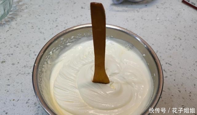 香甜|把牛奶倒进锅里，简单几步就能做出小布丁雪糕，香甜松软无冰渣！